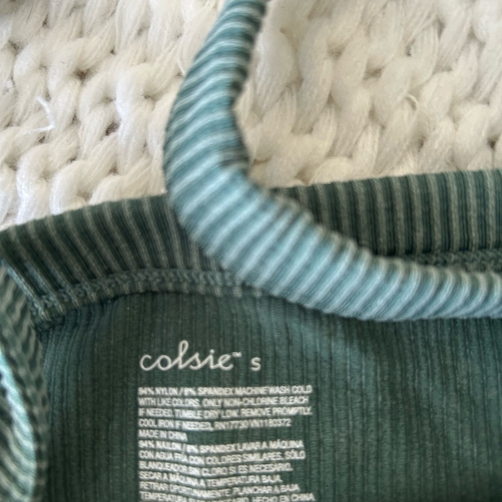 Colsie Green Ribbed crop top - Picture 4 of 4